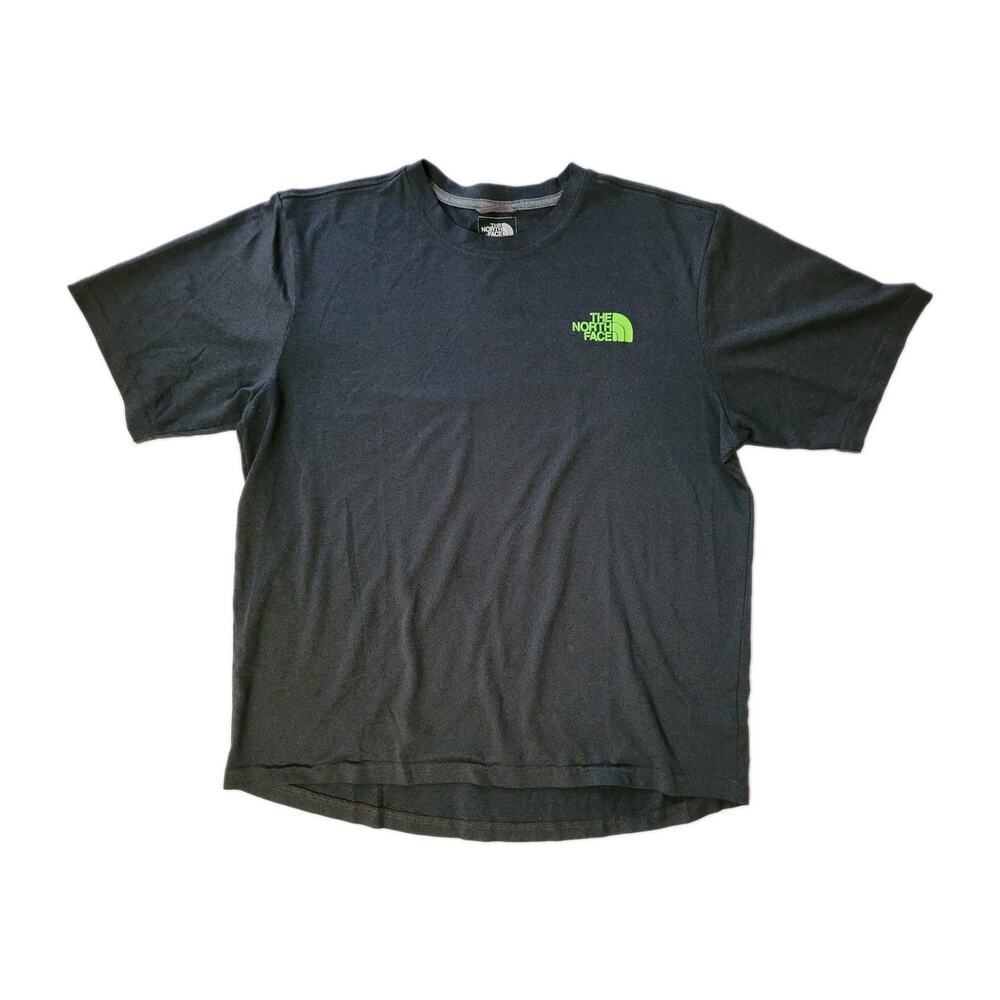 The North Face Mens M Active Fit Outdoors Flash Dry Workout Short Sleeve Shirt